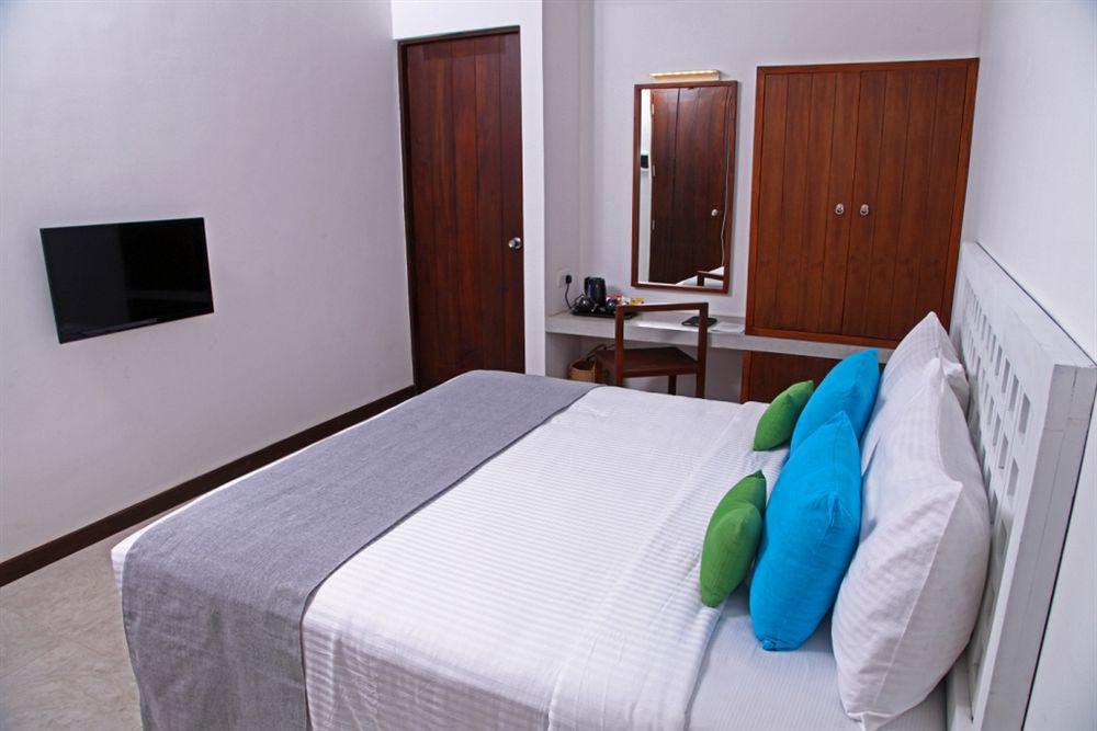 Blue Oceanic Beach Hotel Negombo Kültér fotó